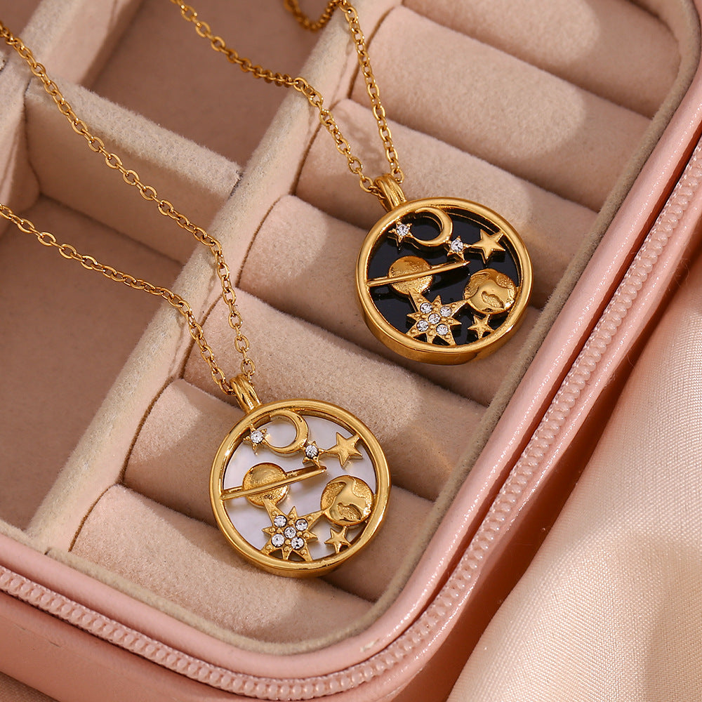 Constance Auksinė Kaklo Grandinė" can be rewritten as "Constance Gold Necklace.