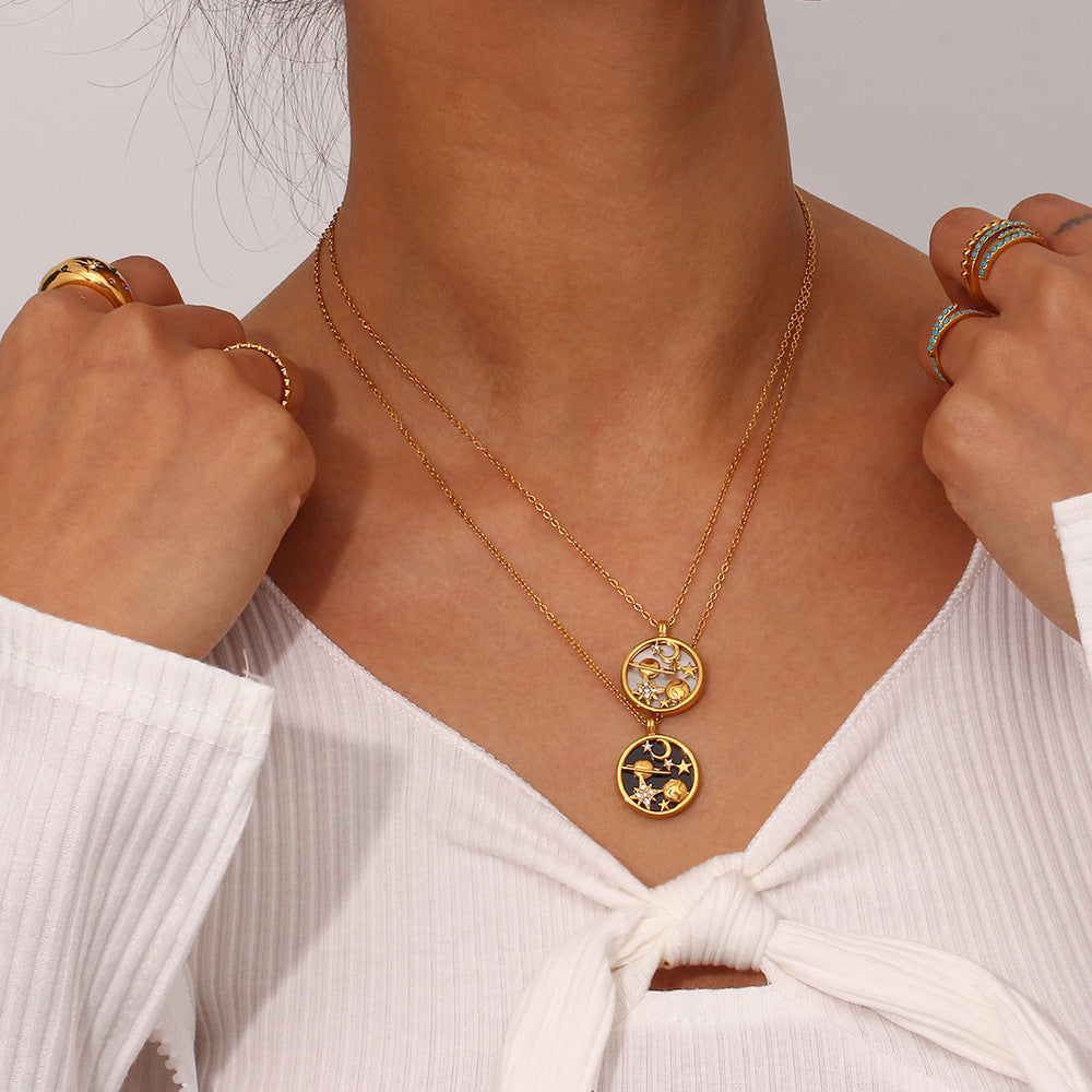 Constance Auksinė Kaklo Grandinė" can be rewritten as "Constance Gold Necklace.
