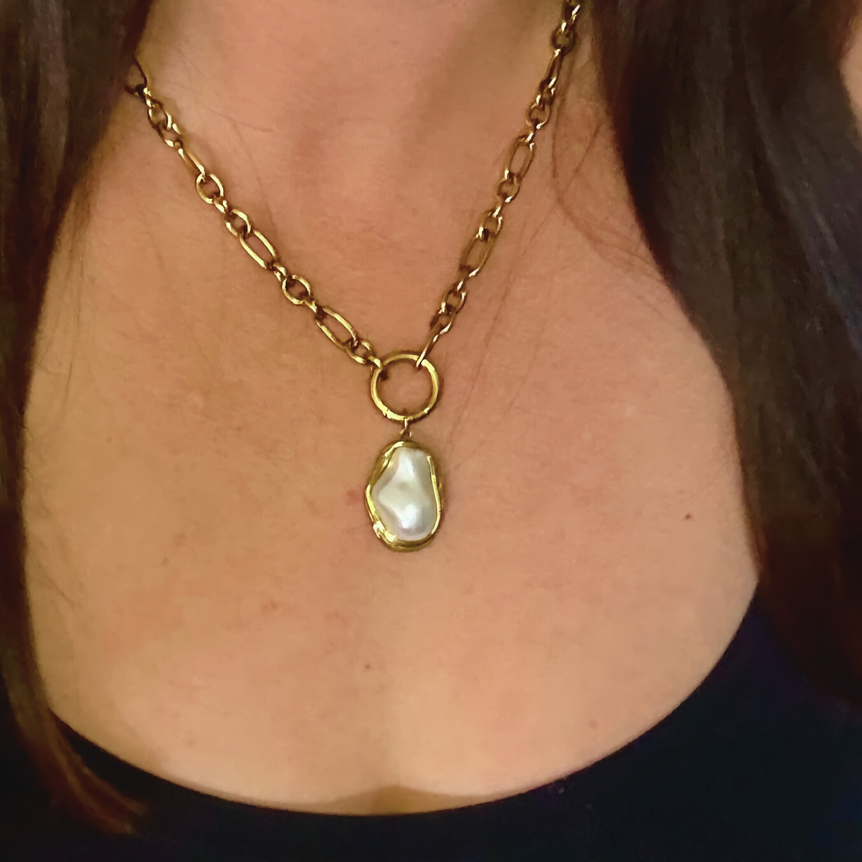 Shelby Perlų Pakabukas" can be rewritten as "Shelby Pearl Pendant.