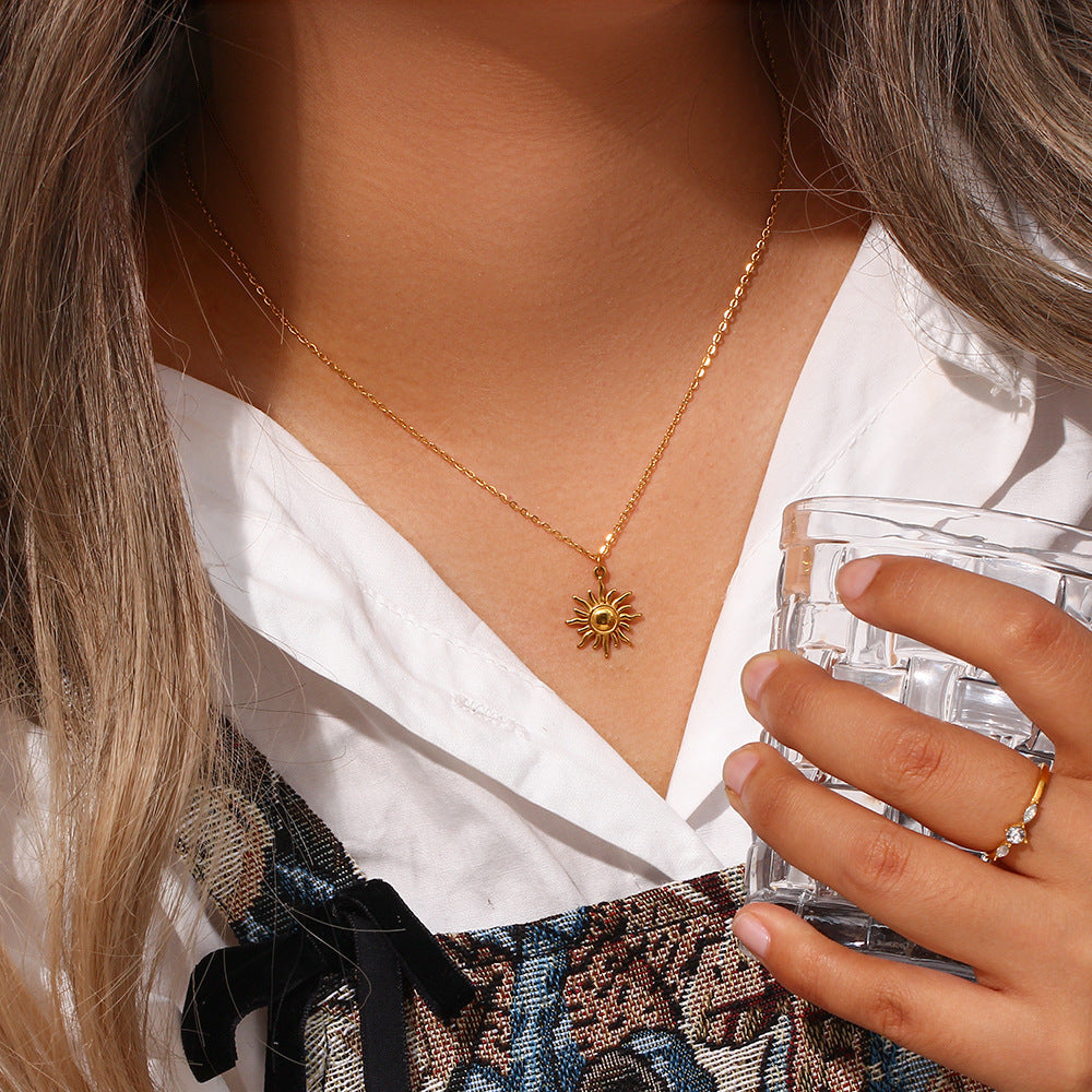 Eliora Gold Sunbeam Necklace - Yellow Gold Design