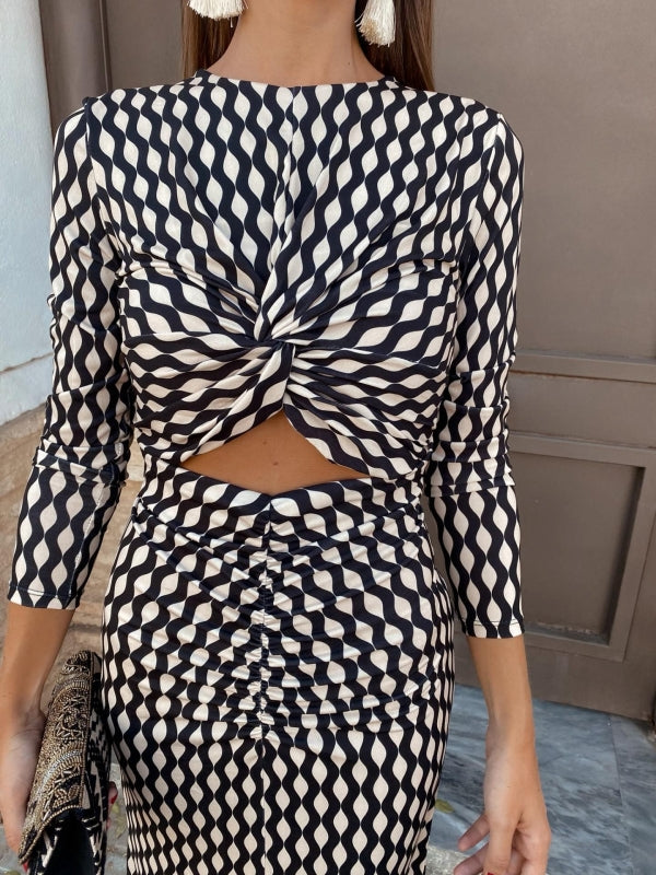 Bianca | Juoda midi suknelė su ornamentu